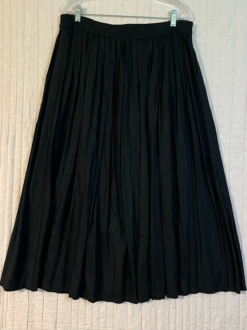 Classic Black Pleated Midi Skirt - Women's Size M Rayon